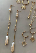 Load image into Gallery viewer, Clarity Eye Pearl Earrings
