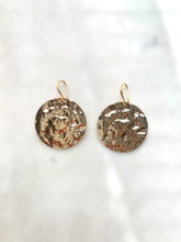 Load image into Gallery viewer, Cabos Disc Earrings
