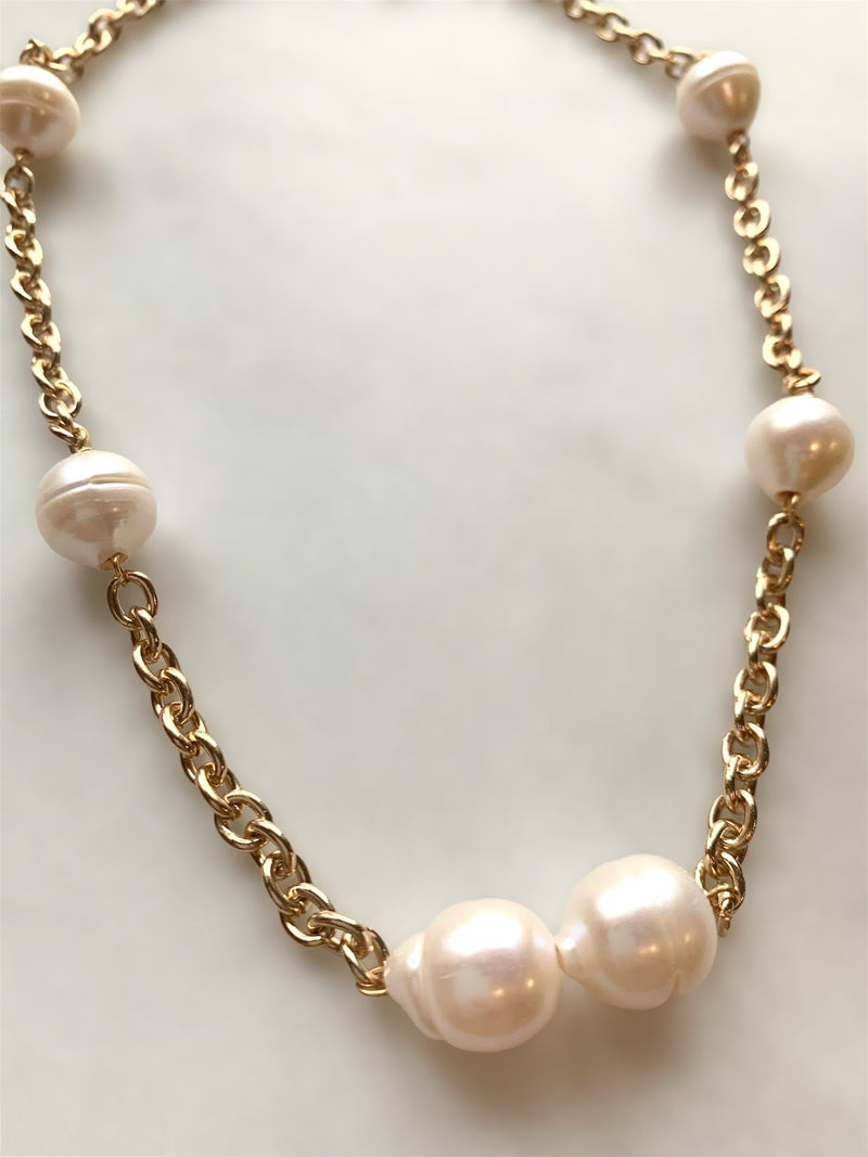 Nikki Pearl Choker